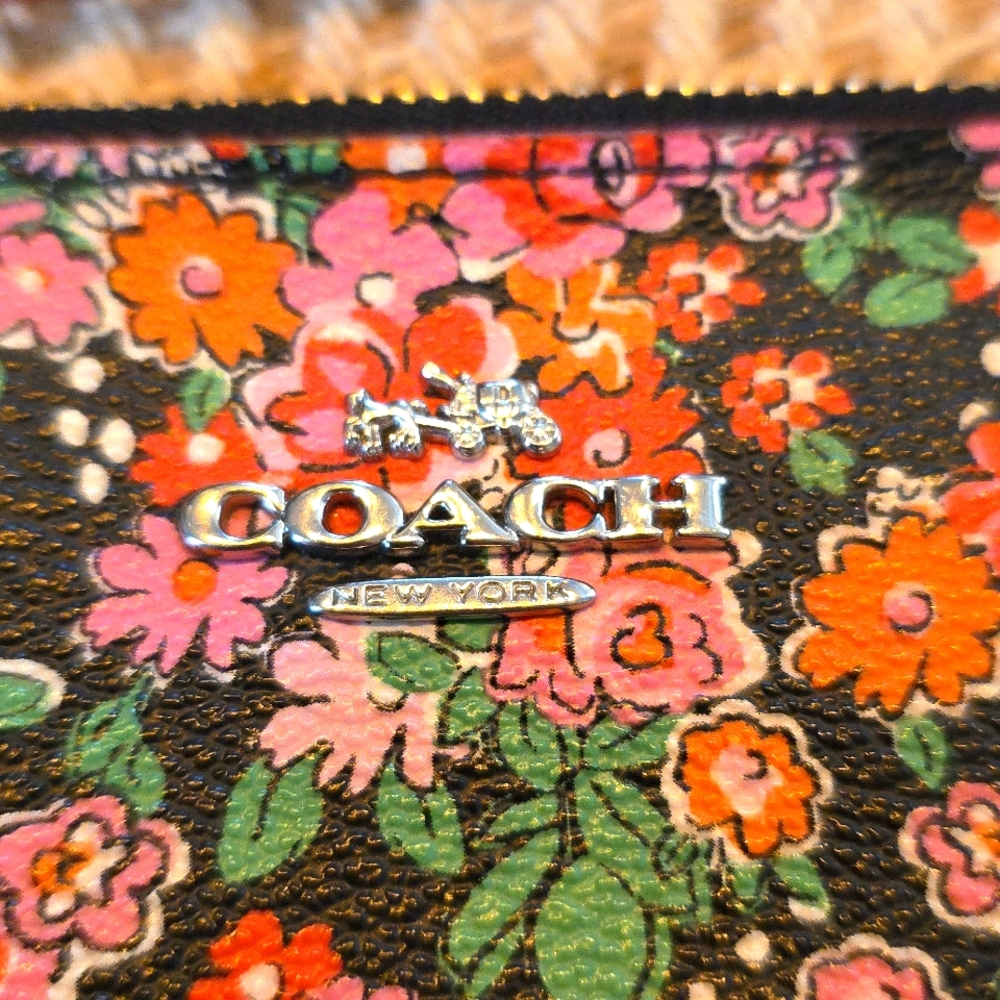 Coach‎ Floral Wristlet - Black Mulri Color - Picture 2 of 12